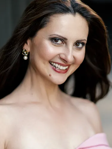 Porträt: Elena Tsallagova